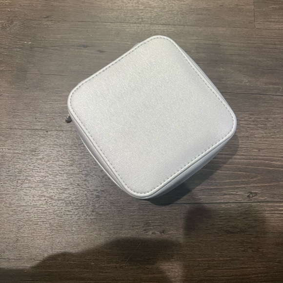 La Prairie Makeup Bag/Box - Picture 1 of 7